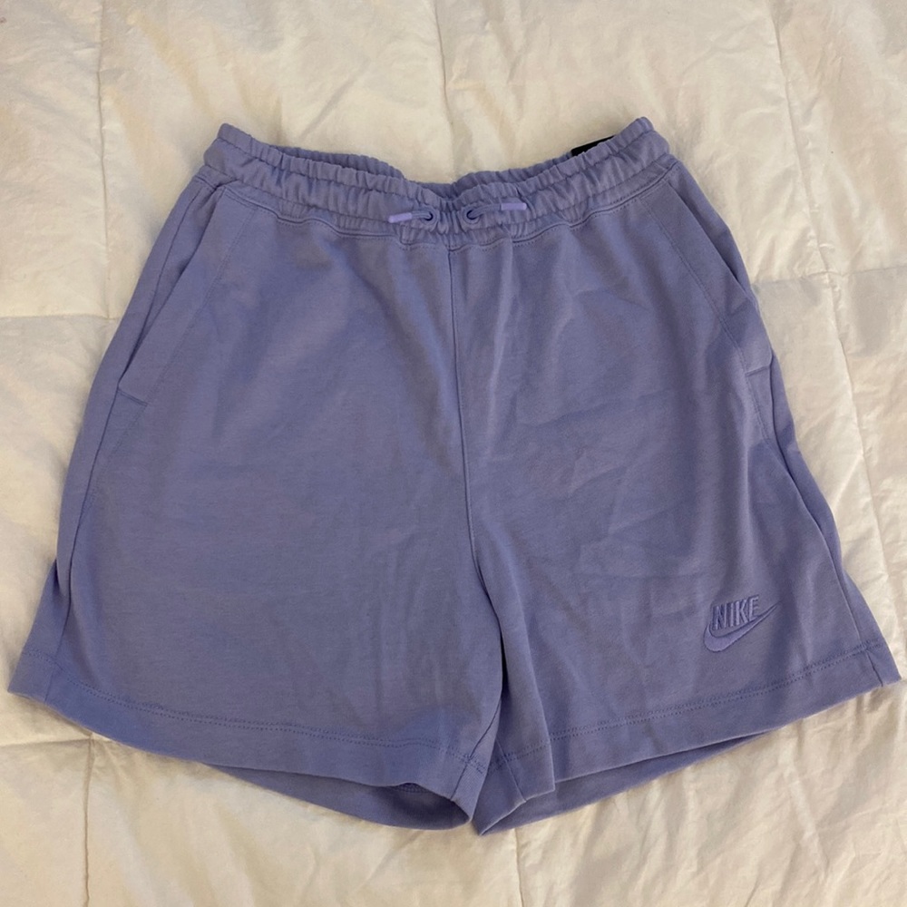 BRAND NEW NIKE LAVENDER SHORTS